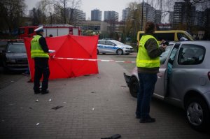 Czynności policjantów na miejscu wypadku