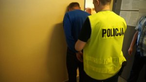 Policjant z zatrzymanym