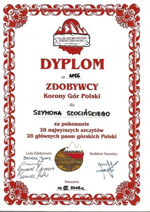 zdjęcie kolorowe: dyplom dla asp. Szymona Szycińskiego za zdobycie Korony Gór Polskich