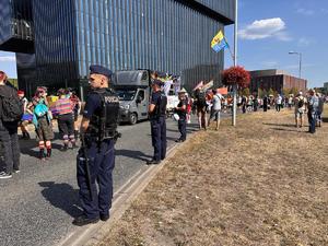 Zdjęcie kolorowe: Śląscy policjanci podczas zabezpieczenia 8 Marszu Równości