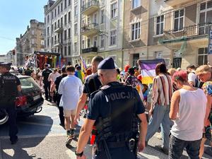 Zdjęcie kolorowe: Śląscy policjanci podczas zabezpieczenia 8 Marszu Równości