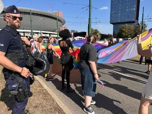 Zdjęcie kolorowe: Śląscy policjanci podczas zabezpieczenia 8 Marszu Równości