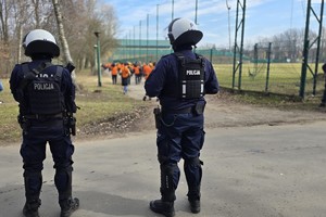 Na zdjęciu policjanci podczas zabezpieczenia