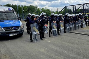 Na zdjęciu policjanci podczas zabezpieczenia
