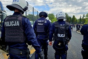 Na zdjęciu policjanci podczas zabezpieczenia