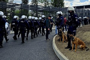 Na zdjęciu policjanci podczas zabezpieczenia