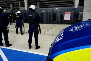 Na zdjęciu policjanci podczas zabezpieczenia