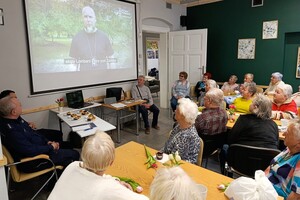 policjanci z uczestnikami debaty
