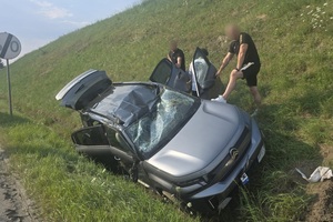 pojazd w rowie