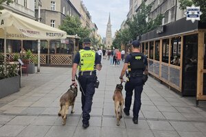 policjant i strażnik podczas służby
