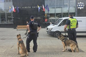 policjant i strażnik podczas służby