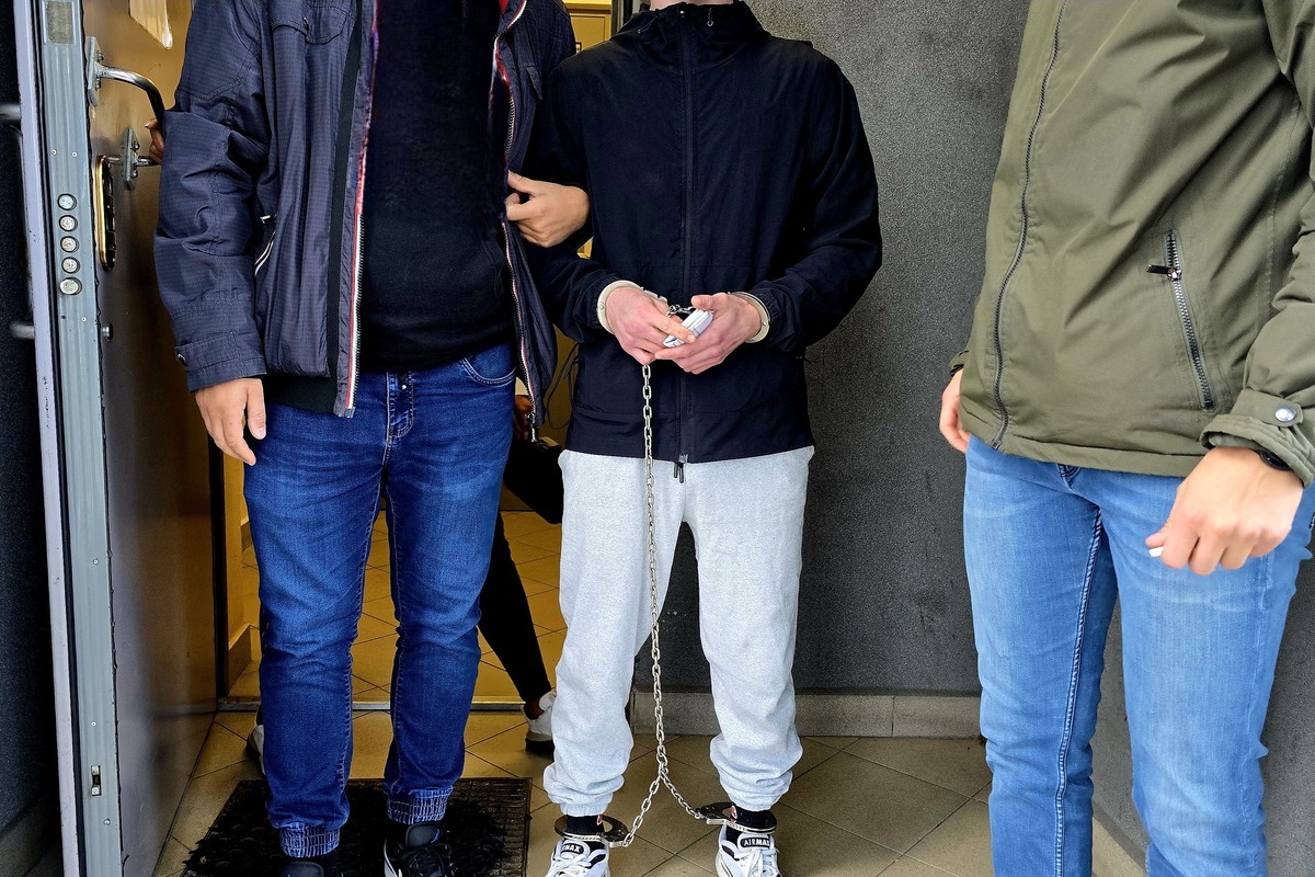 Areszt za atak nożem na policjanta