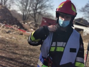 strażak na miejscu akcji ujawnionego w Łaziskach niewybuchu
