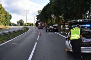 droga krajowa numer 44 w Mikołowie, widać służby obłsługujące wypadek z udziałem motocyklisty/