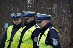 trzej policjanci drogówki