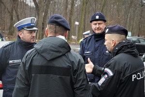 policjanci drogówki podczas zajęć z policjantami z Czech