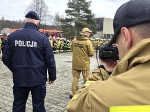 na zdjęciu widać służby na miejscu zdarzenia