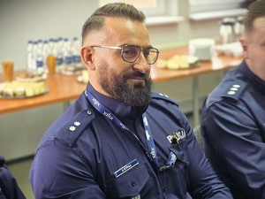 na zdjęciu widać policjanta