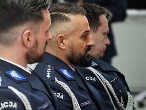na zdjęciu widać policjantów