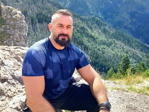 na zdjęciu widać mężczyznę