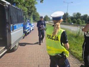 na zdjęciu widać policjantów
