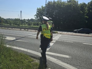 na zdjęciu widać policjanatów