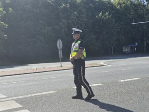 na zdjęciu widać policjanta
