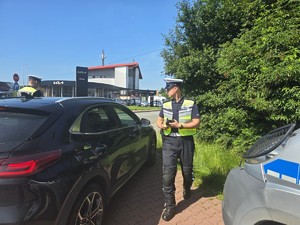 na zdjęciu widać policjanta