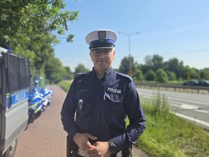 na zdjęciu widać policjanta