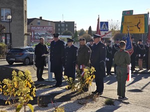 na zdjeciu widać policjantów
