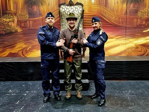 na zdjęciu widać policjantów