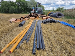 na zdjeciu widać materiały budowlane