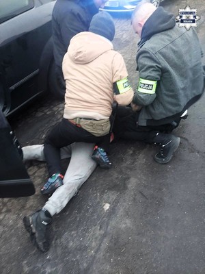 na zdjęciu widać policjantów