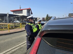na zdjeciu widać policjantki
