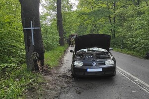 na zdjeciu widać uszkodzony pojazd