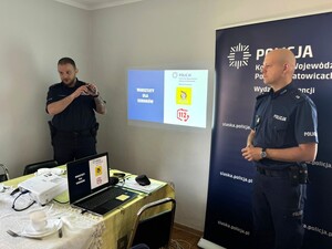 na zdjęciu widać policjantów