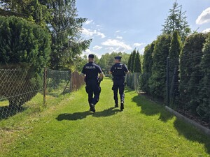 na zdjęciu widać policjantów