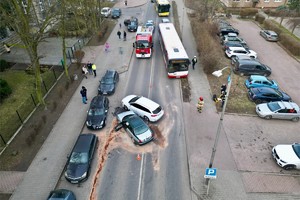 zdjęcie przedstawia miejsce wypadku drogowego