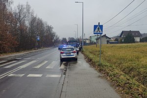 zdjęcie przedstawia samochody biorące udział w kolizji