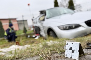 zdjęcie przedstawia miejsce wypadku drogowego