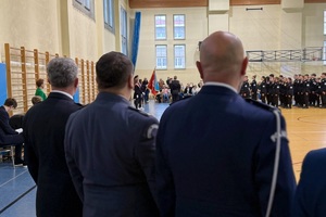zdjęcie przedstawia przedstawicieli służb mundurowych na uroczystości.