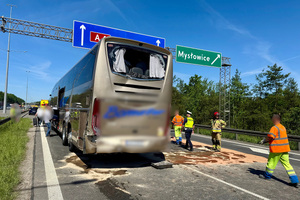 miejsce zdarzenia drogowego z udziałem dwóch autokarów