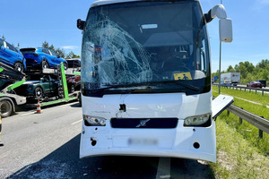miejsce zdarzenia drogowego z udziałem dwóch autokarów