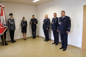 Na zdjęciu podinspektor Michał Chola, insp. dr Tomasz Michułka oraz insp. Rafał Głuch oraz prowadzący uroczystość