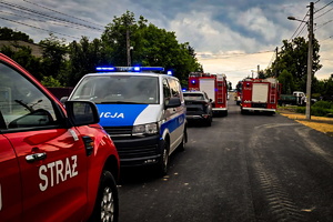 Zdjęcie przedstawia akcję ratunkową podczas zawalenia się hali