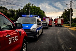 Zdjęcie przedstawia akcję ratunkową podczas zawalenia się hali