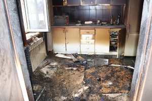 Na zdjęciu zadymiona kuchnia w wyniku pożaru