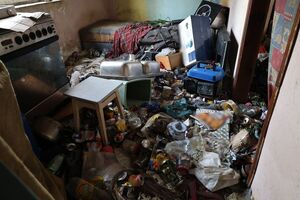 Na zdjęciu bałagan a pomieszczeniu