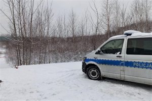 Radiowóz w okolicy miejsca odnalezienia ciała 13-latki.
