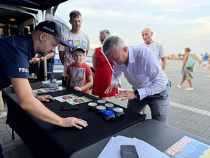 Zdjęcia z pikniku policyjnego na Kopcu Wyzwolenia w Piekarach Śląskich.